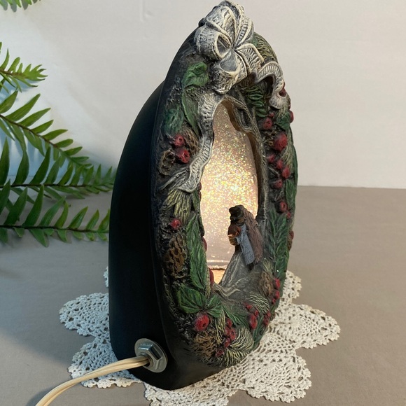 Vintage Ceramic Holiday Wreath Light With Bow And Berries - Picture 10 of 16